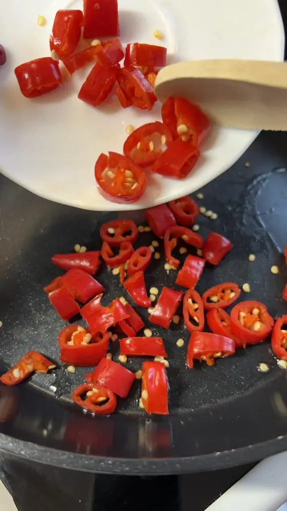 how to make Daves Hot Chicken Sauce Recipe